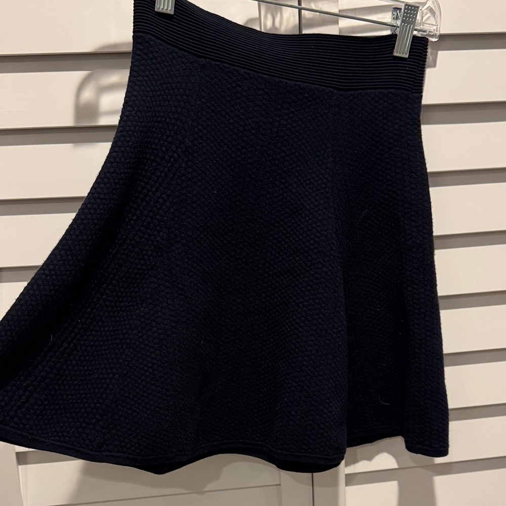 Stefanel Pre Owned Navy knit Textured Mini Skirt in Viscose/Polyester blend.